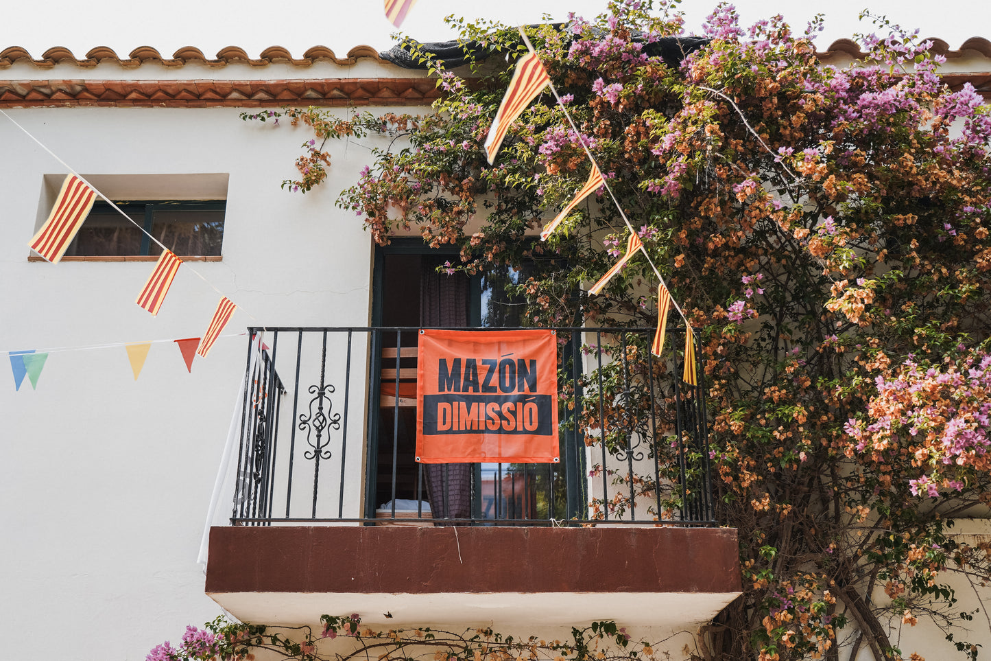 Banderola balcó "Mazón dimissió"